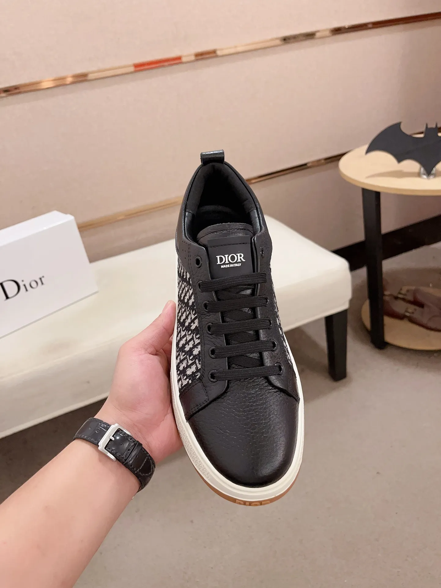 Factory price: 420💰[Dior·Dior] New casual sports style men's shoes, new spring and summer design, perfect workmanship, lace-up lazy style to create wardrobe quality, upper: imported first-layer cowhide, sheepskin lining is soft and comfortable, ultra-light TPU wear-resistant outsole, simple, versatile fashion men's shoes, excellent color code number 38--44. (Can be customized for 45 non-refundable)